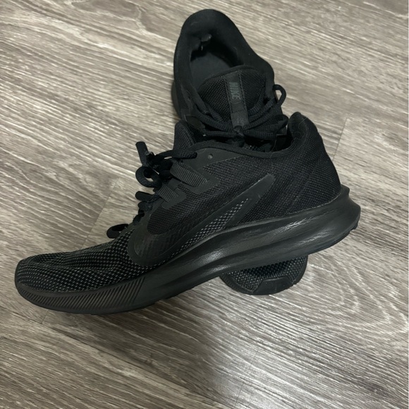 Nike running shoes - Picture 2 of 4